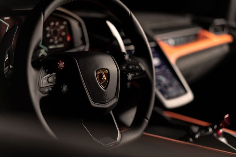 04 لامبورجيني ريفويلتو Lamborghini Revuelto