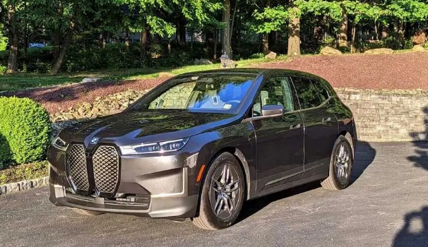 2022 BMW iX xDrive50 نطاق الطرق السريعة الحقيقي