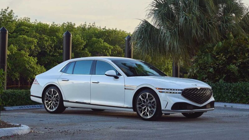 2023 genesis g90 أعلى السيارات تصنيفًا السيارات الأعلى تصنيفًا