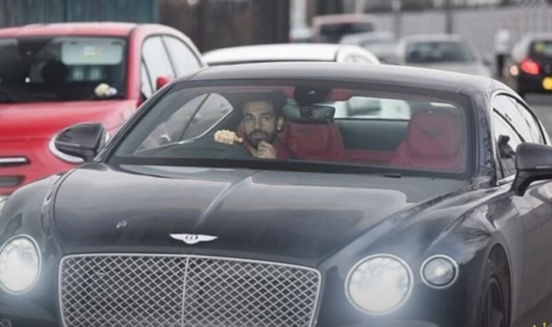 محمد صلاح البنتنلي وهو يركبها