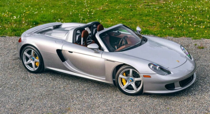 11 من أجمل السيارات على الإطلاق بتصميمات أيقونية صمدت أمام إختبار الزمن 11 10 Porsche Carrera GT 2 أجمل السيارات على الإطلاق تصاميم خالدة التصاميم الخالدة