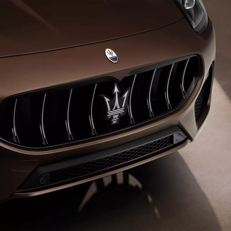 سيارة مازيراتي جريكالي فولجور 2024 5 maserati grecale badge