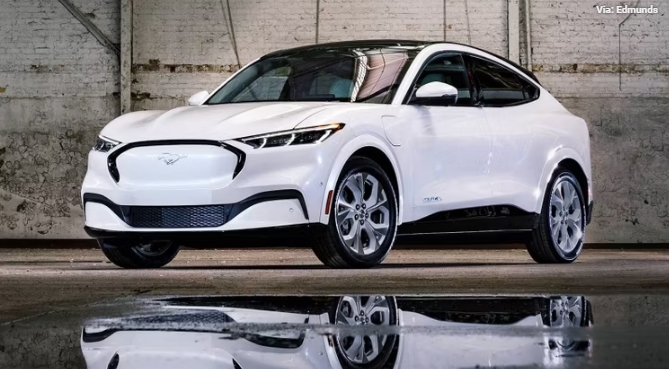 02 2023 Ford Mustang Mach E سيارات الكروس أوفر الكهربائية بأفضل تقييمات الموثوقية المتوقعة 1