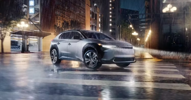 04 2023 Toyota bZ4X سيارات الكروس أوفر الكهربائية بأفضل تقييمات الموثوقية المتوقعة