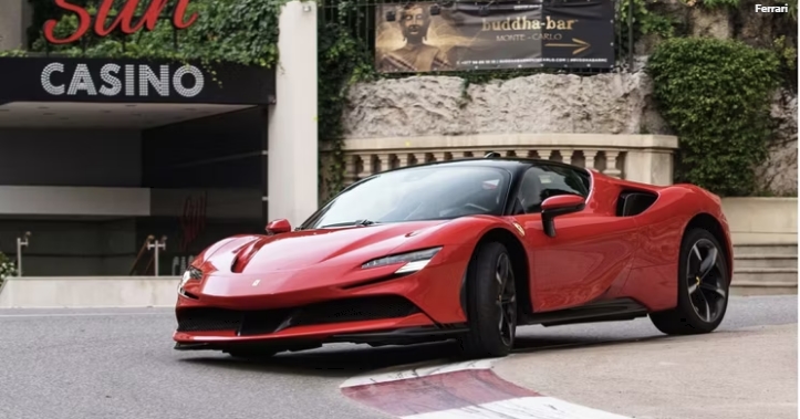 06 Ferrari SF90 سيارات خارقة احتضنت مجموعات نقل الحركة الهجينة والكهربائية