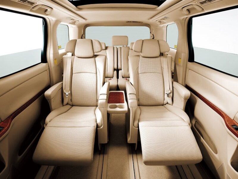 listing main 2014 Toyota Alphard Interior 3