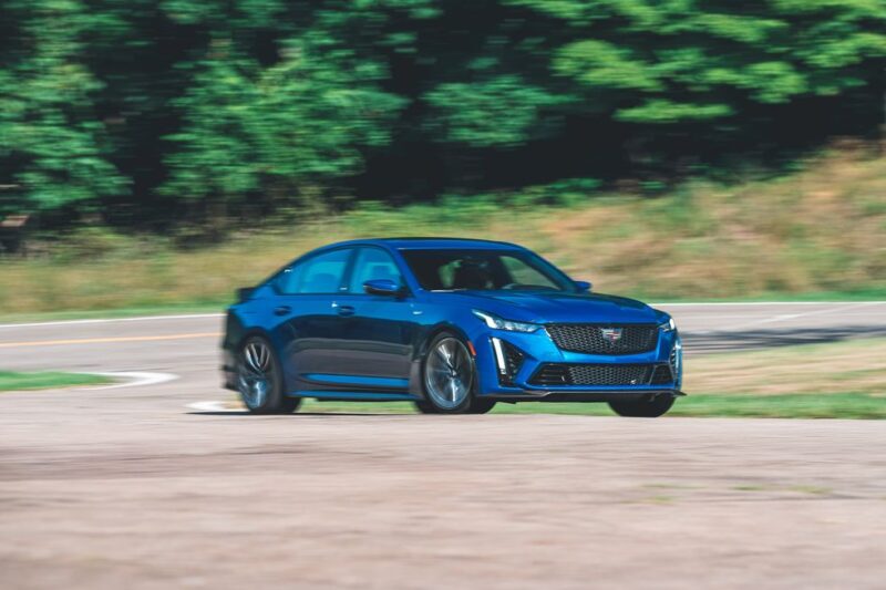 السيارة كاديلاك CT5 V بلاك وينج 2024