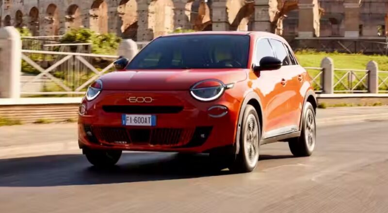 015 فيات 600 إي 2024 Fiat 600e