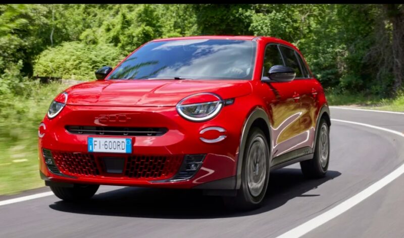 021 فيات 600 إي 2024 Fiat 600e