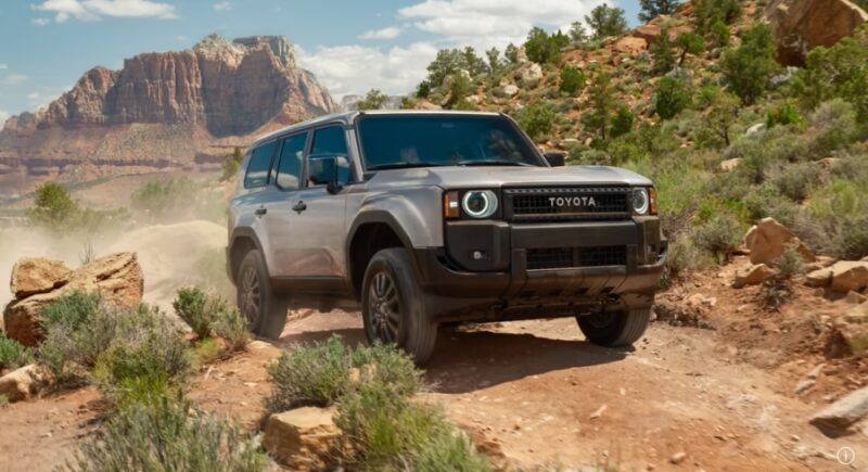 023 2024 Toyota Land Cruiser دليلك إلى السيارات الجديدة