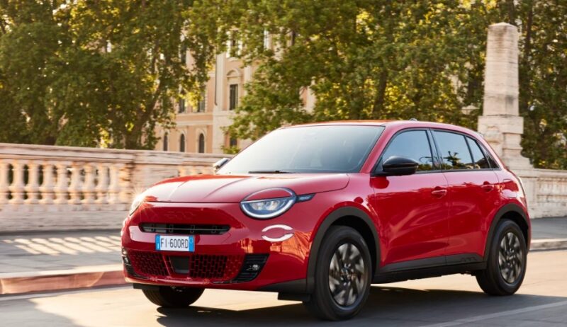 023 فيات 600 إي 2024 Fiat 600e