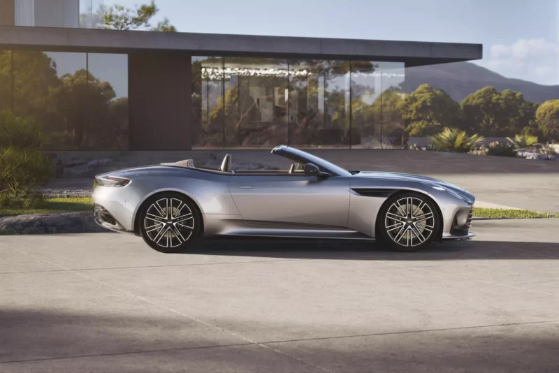 Aston Martin DB12 Volante 11