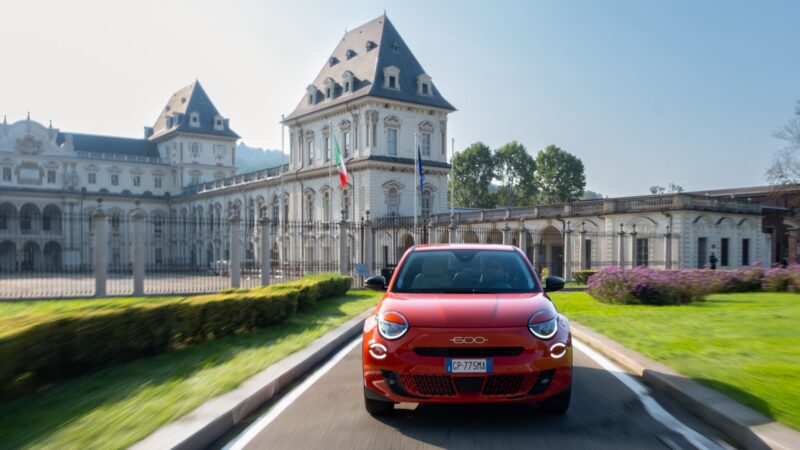 014 فيات 600 إي 2023 Fiat 600e l