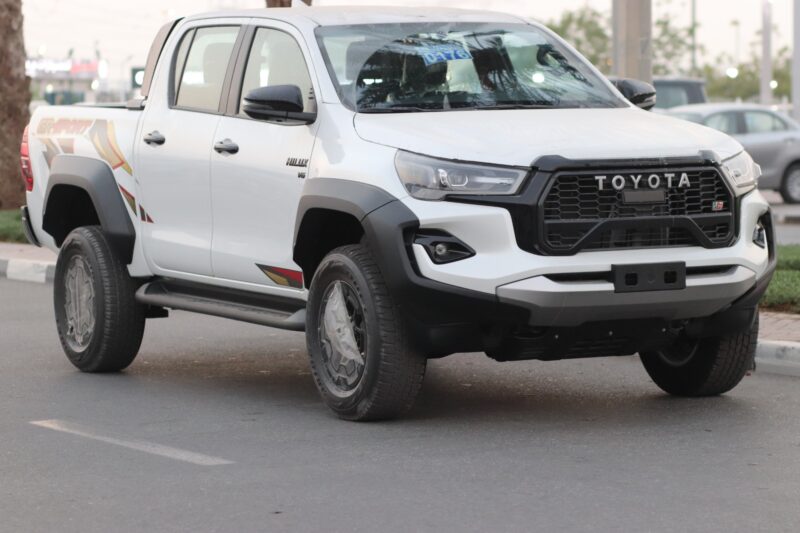 Toyota Hilux 2024 in Dubai 1520011 25 1