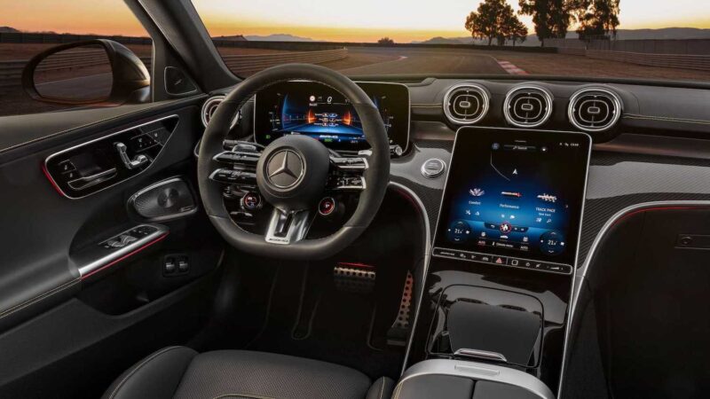 مرسيدس AMG C63 S 2024 1