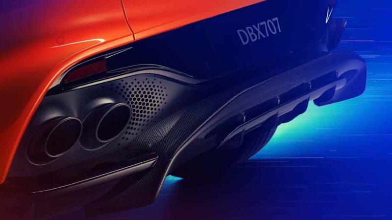 استون مارتن DBX707 2025