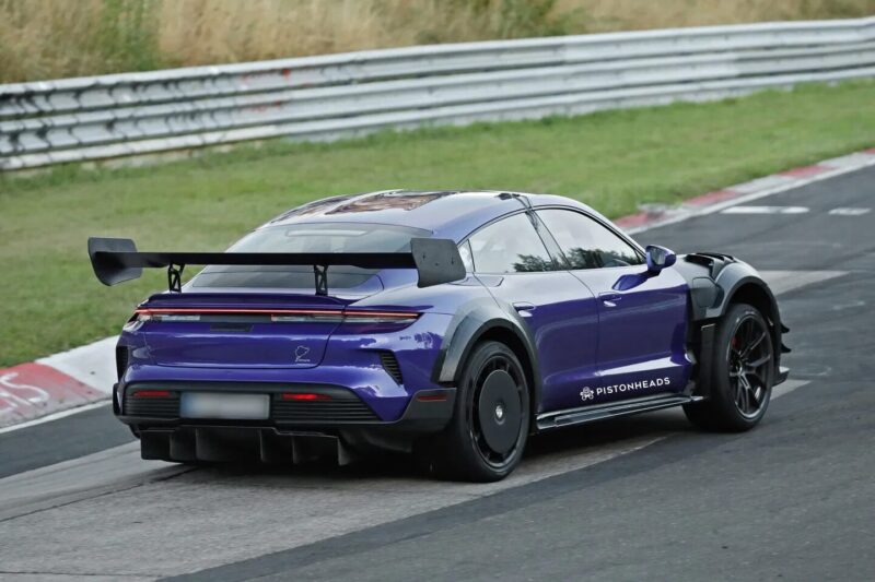 بورش تايكان توربو GT4 RS: عودة الأسطورة الألمانية إلى ساحة التحدي 3 image 13 3